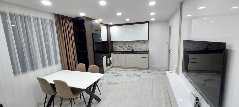 Дава се под наем Тристаен апартамент в Шумен, Тракия - 90 кв.м за 612 € - Снимка #7