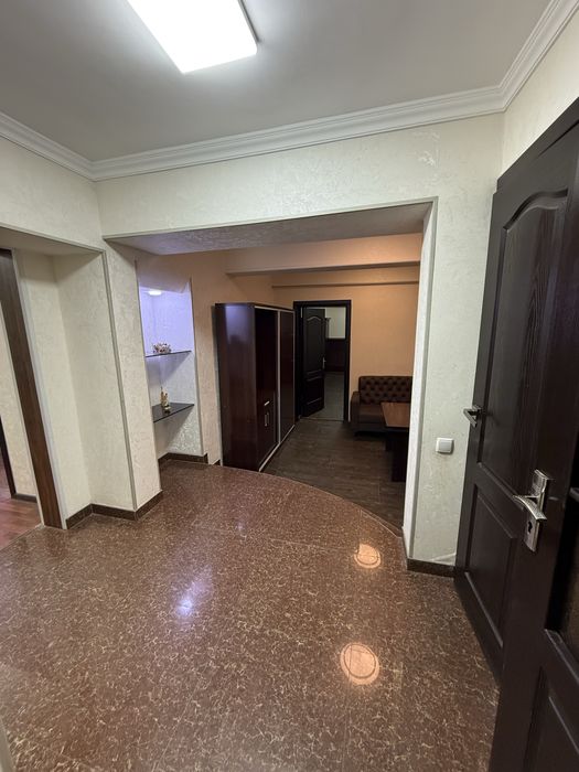 Аренда офиса , 100 м2 , первая линия Ш.Руставели , подвалное помещение