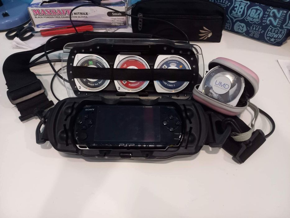 PSP 3004 +3 игри, филм, кафър и зарядно