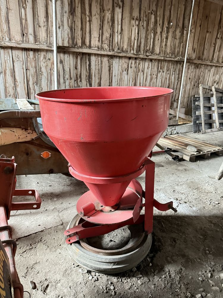 MIG - Imprastiat Azot - Distribuitor Ingrasamant 300/600 l - Amazone