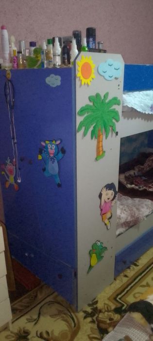 Продаю двух ярусную кровать.