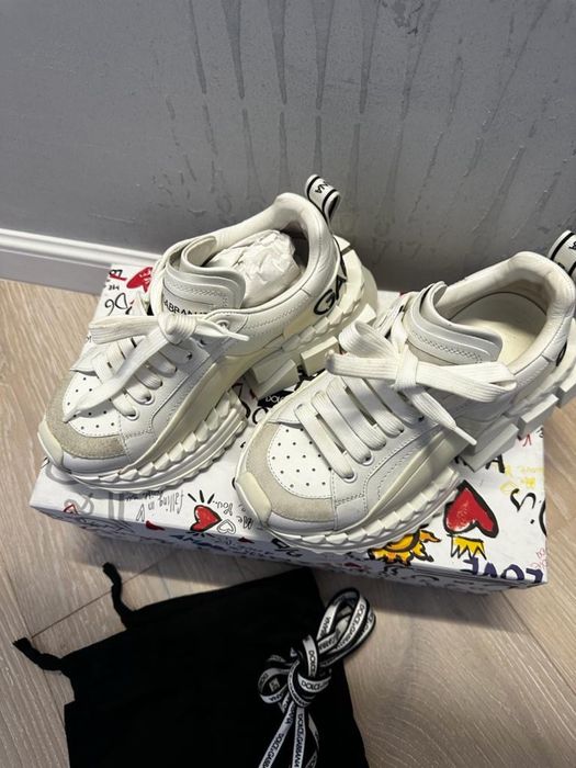 Adidasi guci si valentino cei negri nu mai sunt disponibili