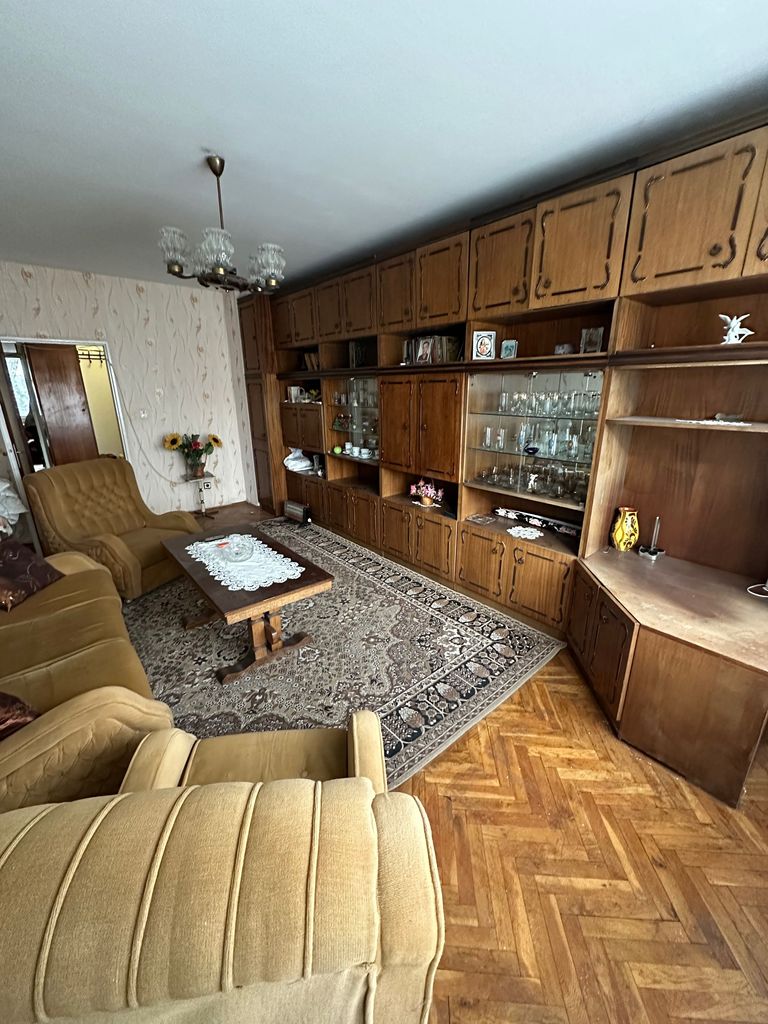Продава се Тристаен апартамент в Стара Загора, Център - 95 кв.м за 906 €/кв.м - Снимка #2