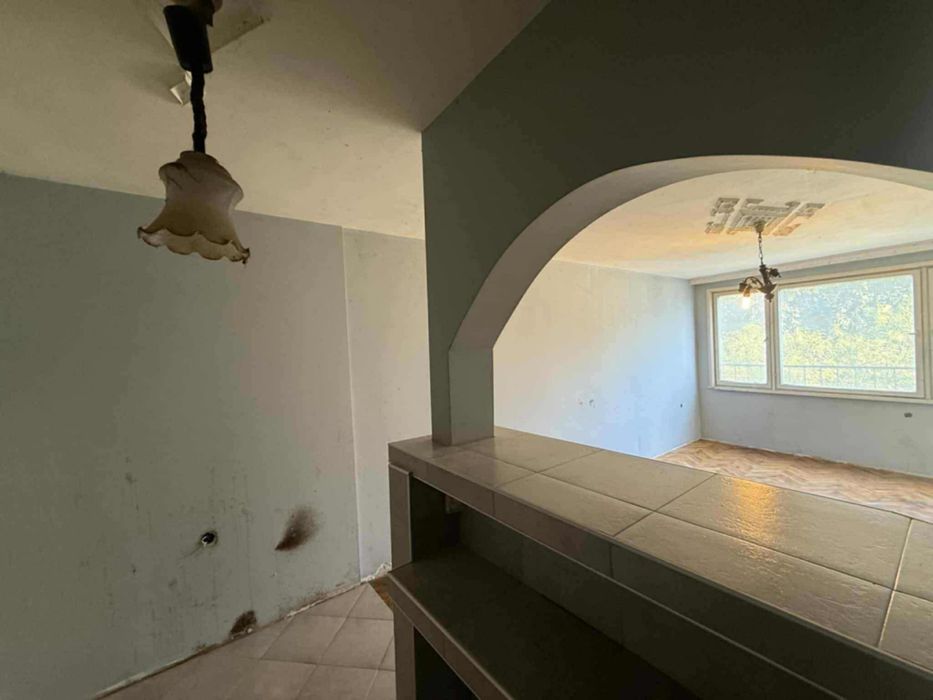 Продава се Тристаен апартамент в Варна, Конфуто - 87 кв.м за 2012 €/кв.м - Снимка #2