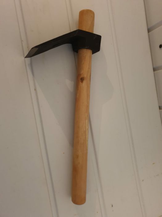 Vand Tesla cu coada de lemn