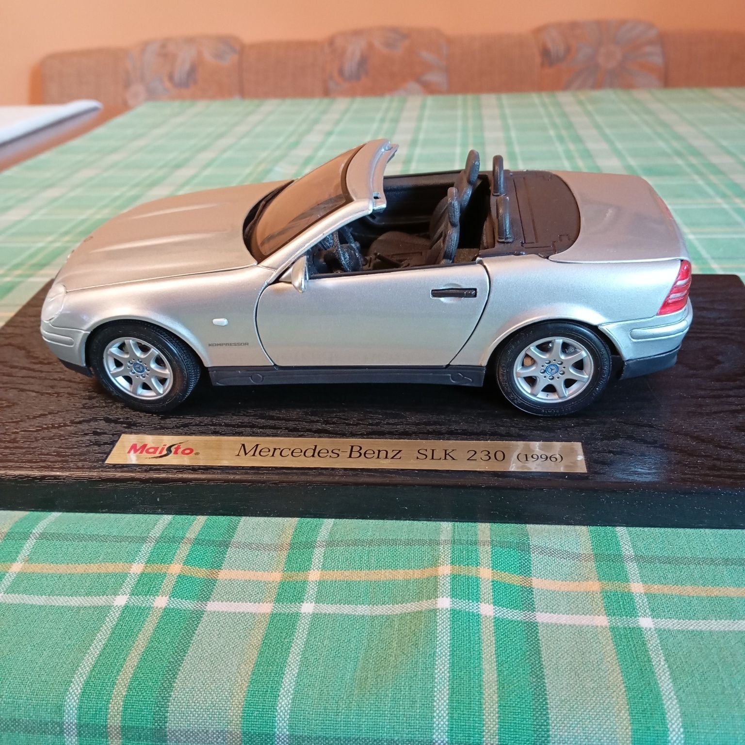 Метална кола мащаб 1 : 18