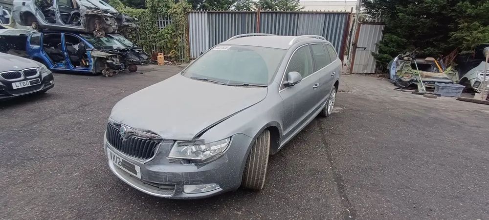 Dezmembrari / Dezmembrez Skoda Superb II Combi (3T5) Facelift 2.0 TDI CFGB cutie viteze manuală cod culoare LF8L