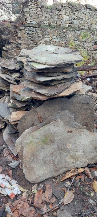 Тикли за пътеки и камъни за огради