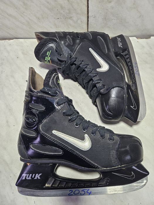 Patine 2054 hochei hockey  Nike marime  40-41 ( 26,5  cm)