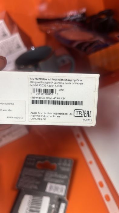 Наушники apple airpods with charging case