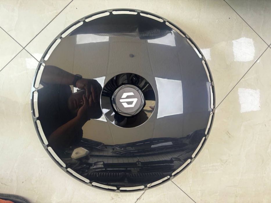 Kalpak diskaga ohshap turadi