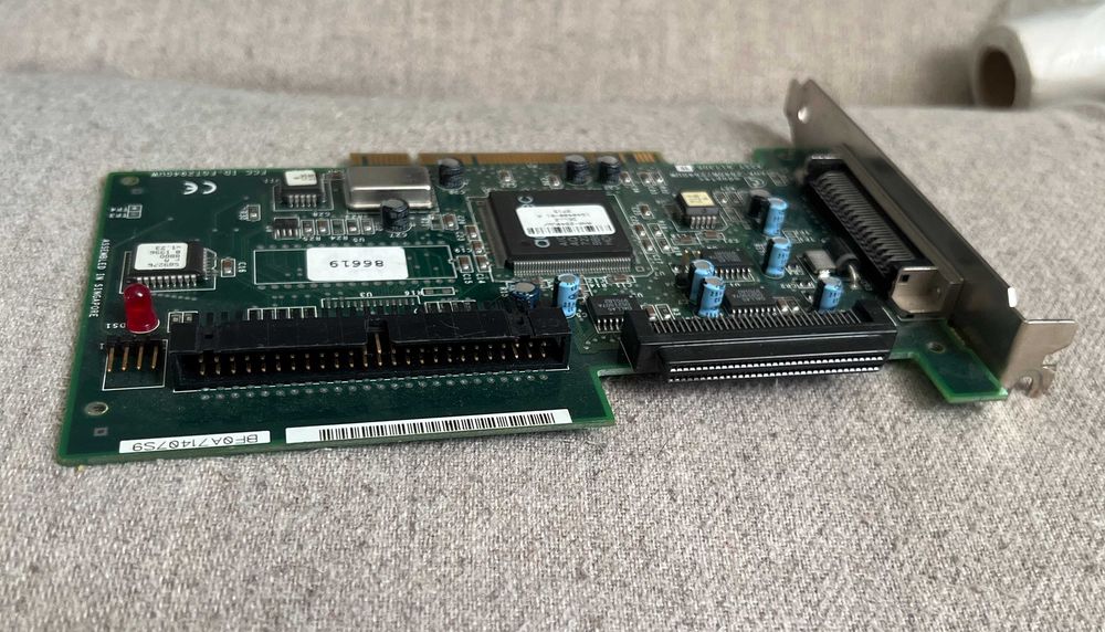 Controller SCSI PCI Adaptec AHA-2940UW Dell retro pentr servere sau PC