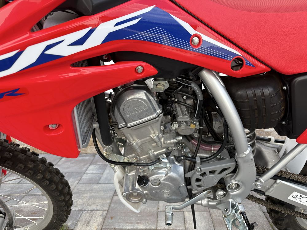 Motocicleta Honda CRF 150 R 2024, 2 ore de functionare