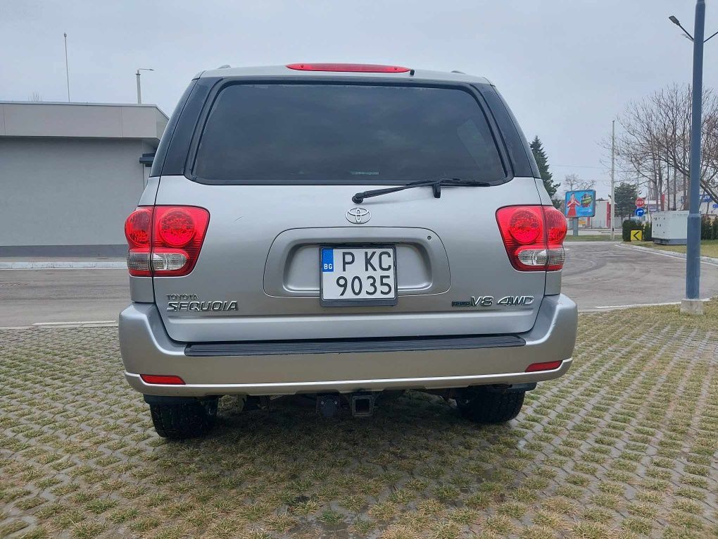 Продавам Toyota Sequoia