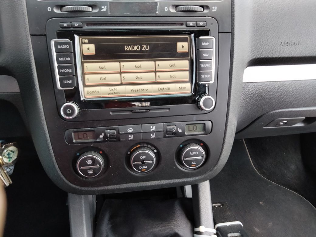 Vând Volkswagen Golf