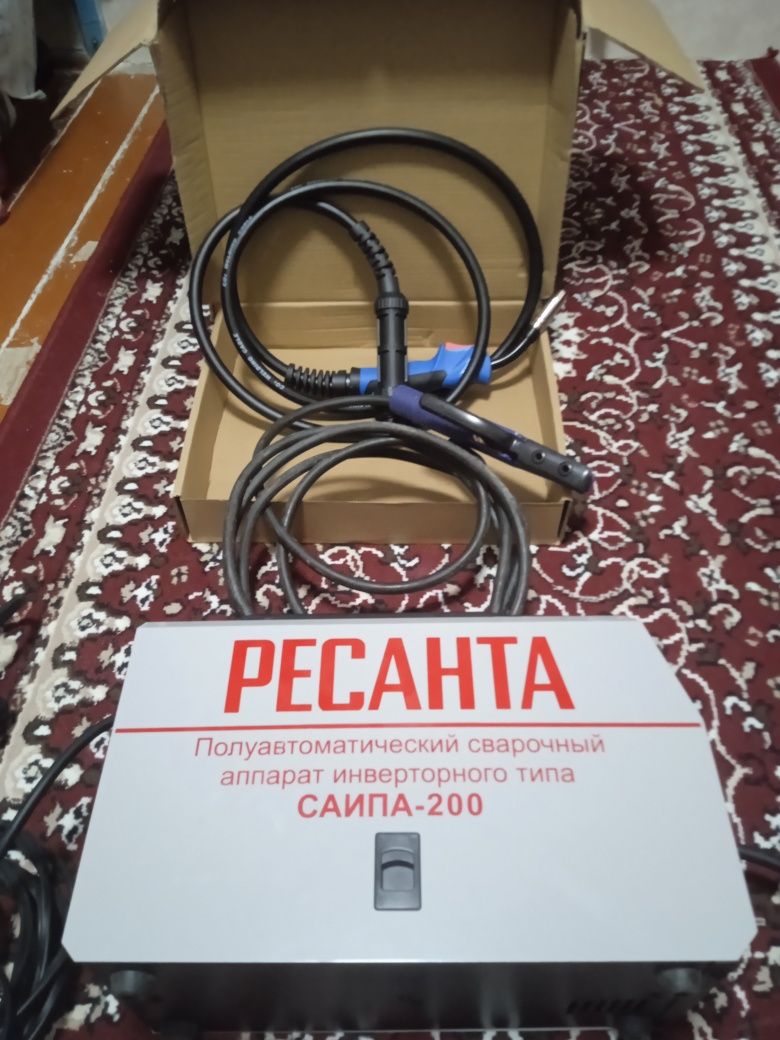 Продам полуавтоматический сварочный аппарат Ресанта саипа 200.