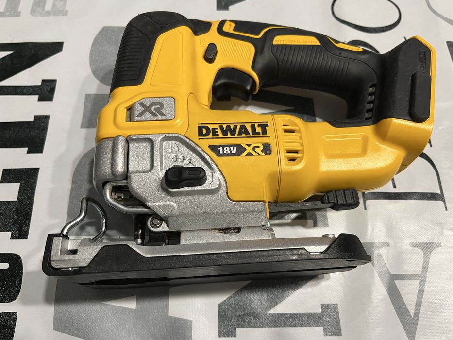 Прободен трион Dewalt DCS334- перфектен
