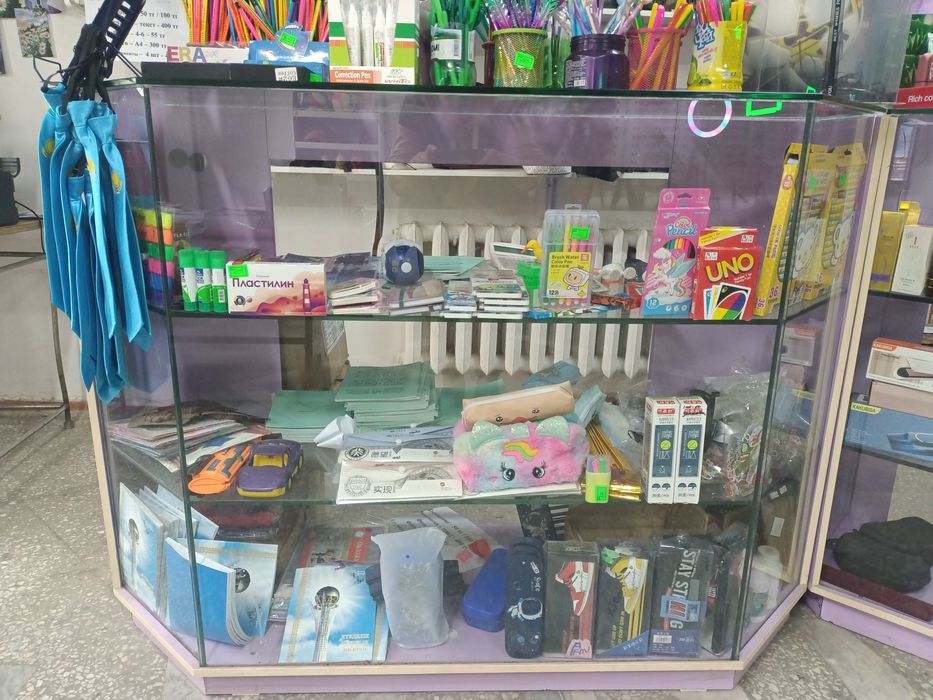 Продам шкаф витринный в отличном состояния.Срочна.