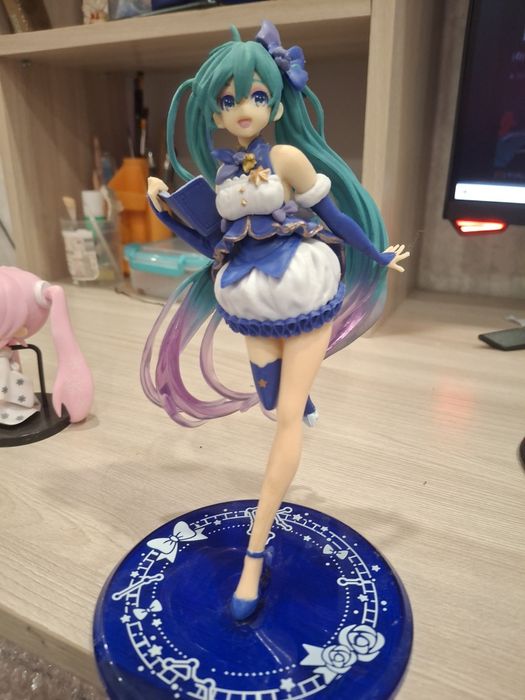 фигурка hatsune miku (СКОРЕЕ ВСЕГО БУТЛЕГ, НЕТ КОРОБКИ)