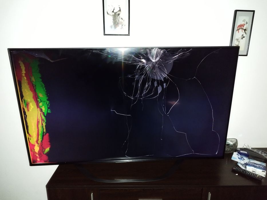 Hisense 55U7KQ – 55" 4K Smart TV (с пукнат дисплей)