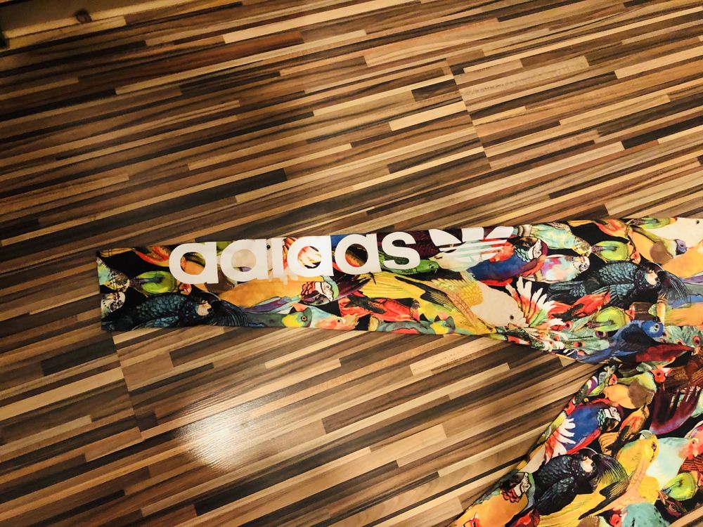 Pantaloni Adidas colorați