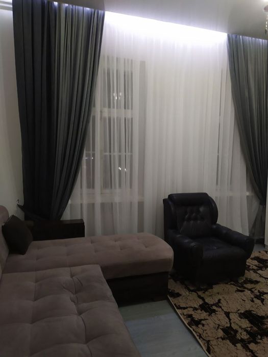 Просторная 1 комнатная с мебелью и техникой в центре Чирчика