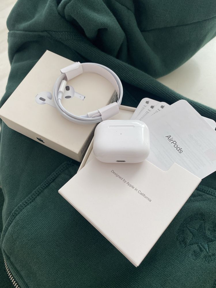 AirPods 3.