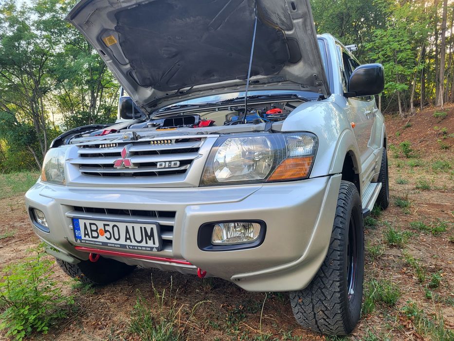 Vând Mitsubishi Pajero MK3, autoutilitara cu 5 locuri