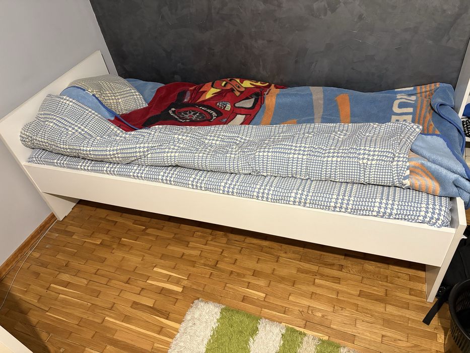 Кровать с матрасом
