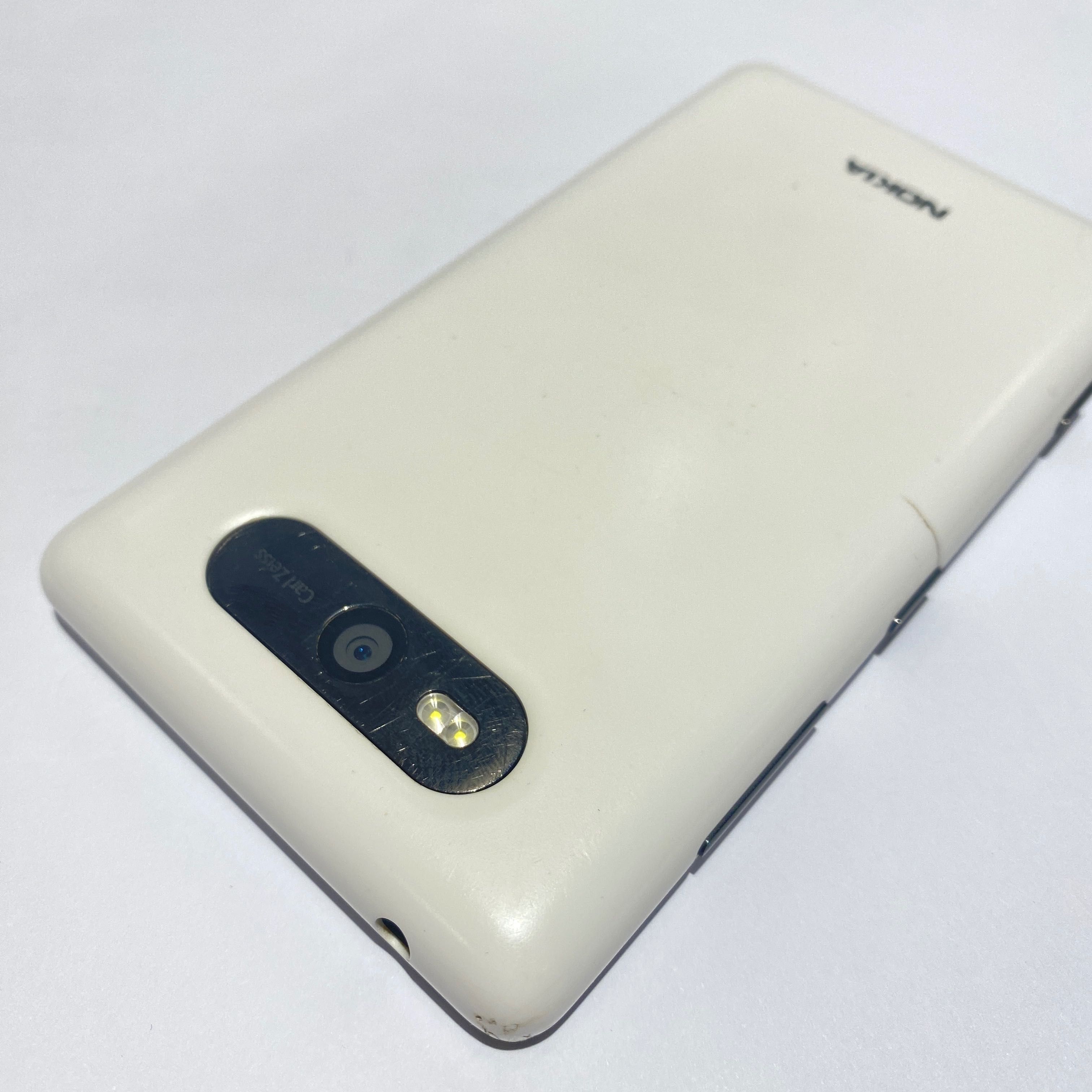 Nokia Lumia 820L