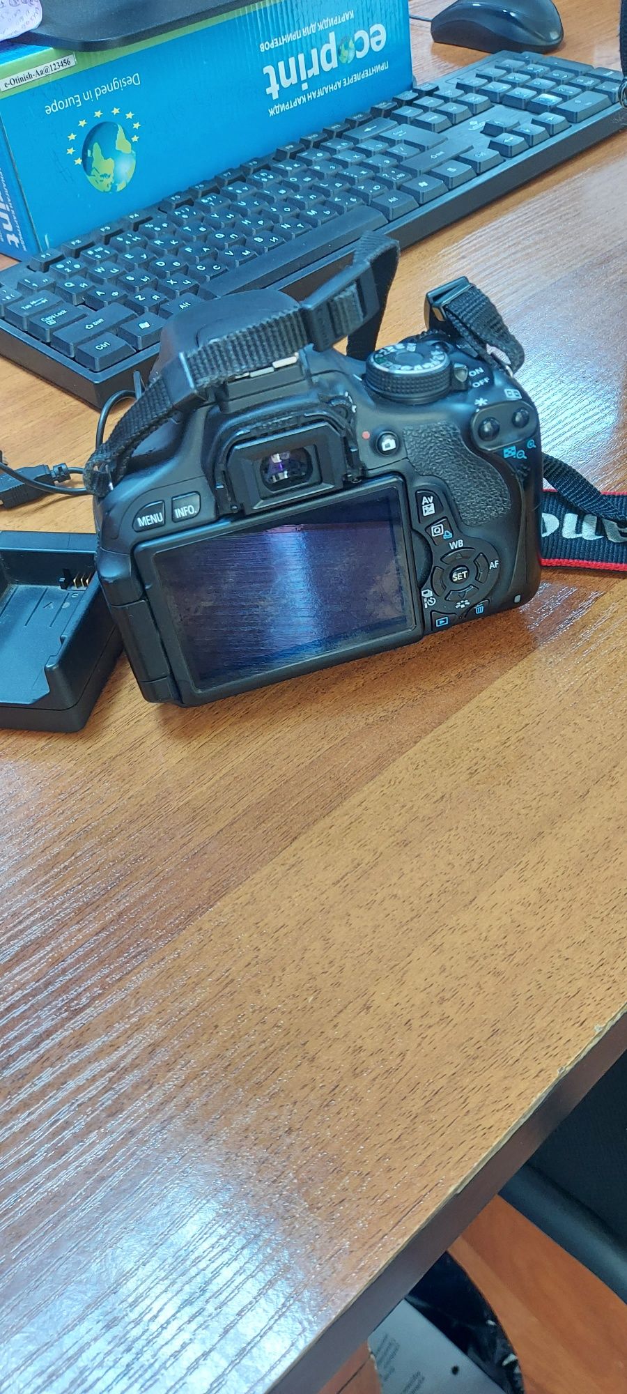 Продам зеркальный фотоаппарат Canon 600 D в отличном состоянии