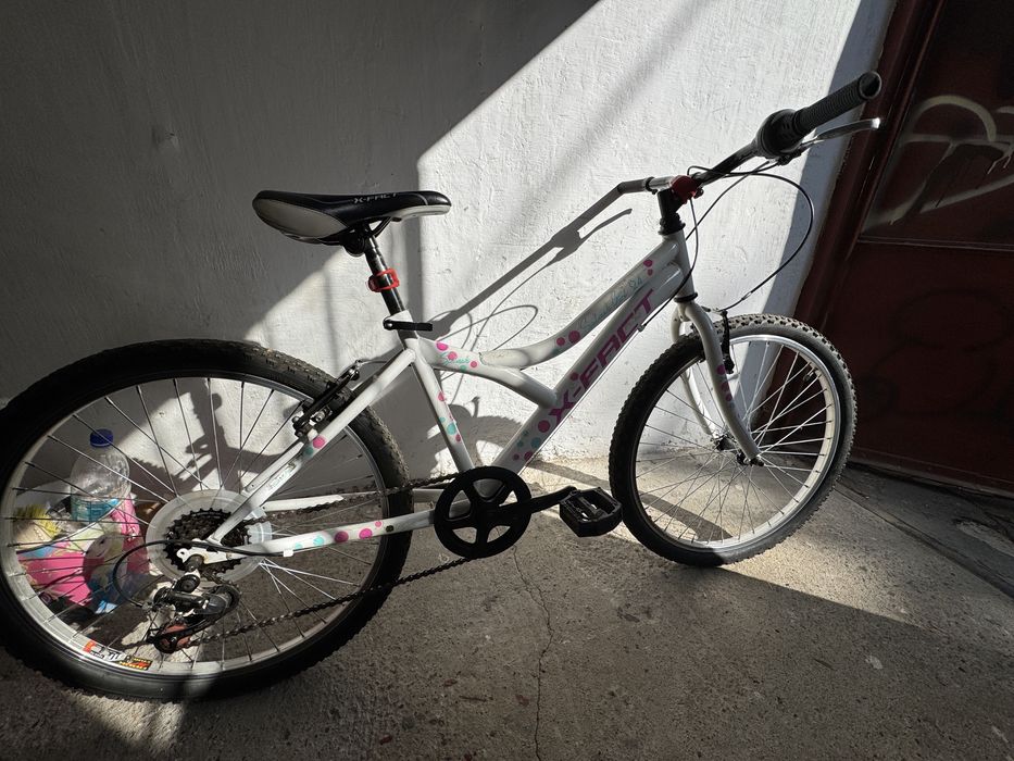 Bicicleta 24 inch pentru fete