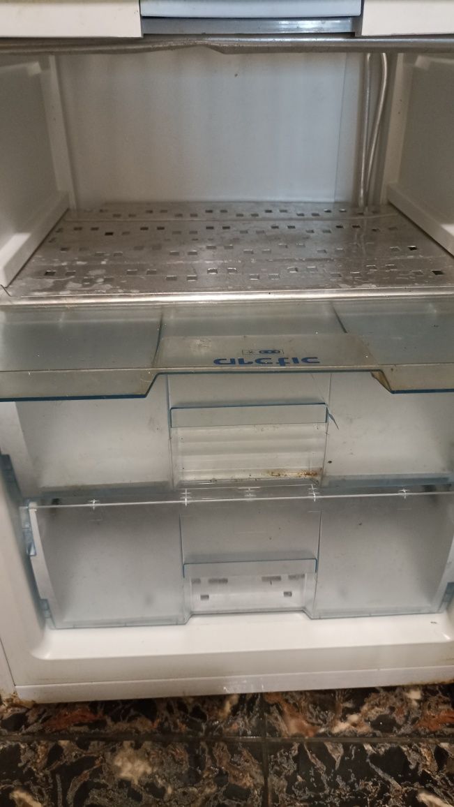 Frigider cu congelator Arctic