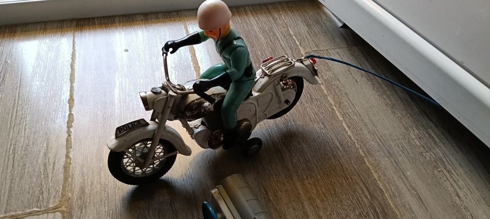 Jucărie veche de tablă Japan Bandai police