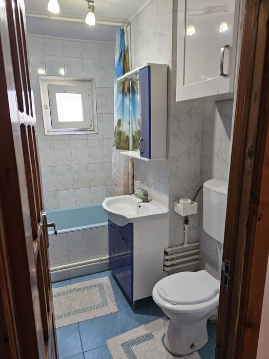 Inchiriez apartament cu 3 camere