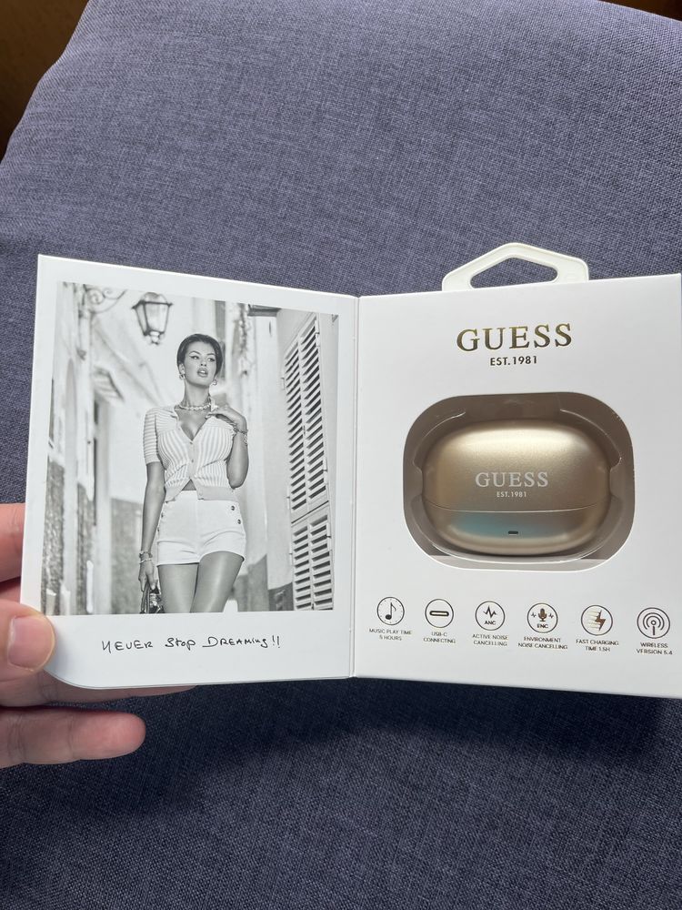 Слушалки - GUESS