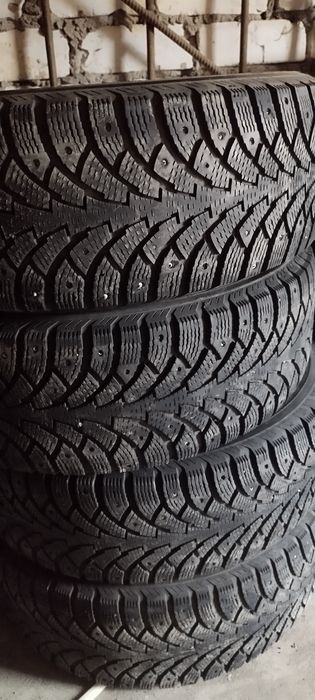 Продам зимние шины 215/65/16