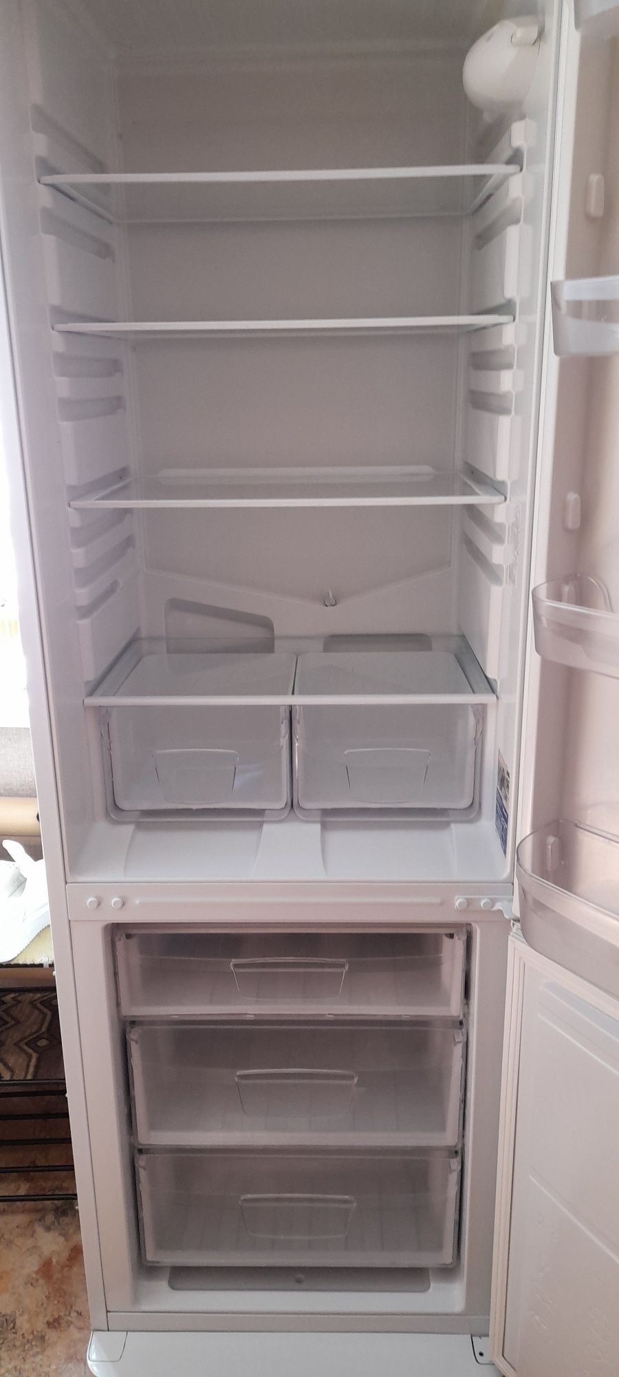 Продам холодильник INDESIT б/у