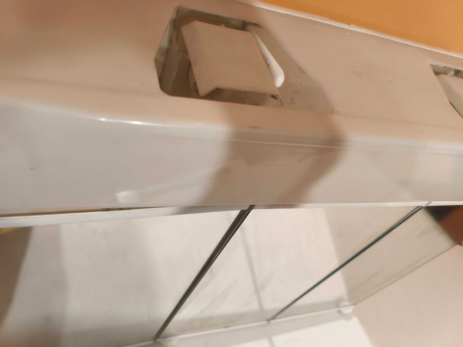 Горен шкаф за баня