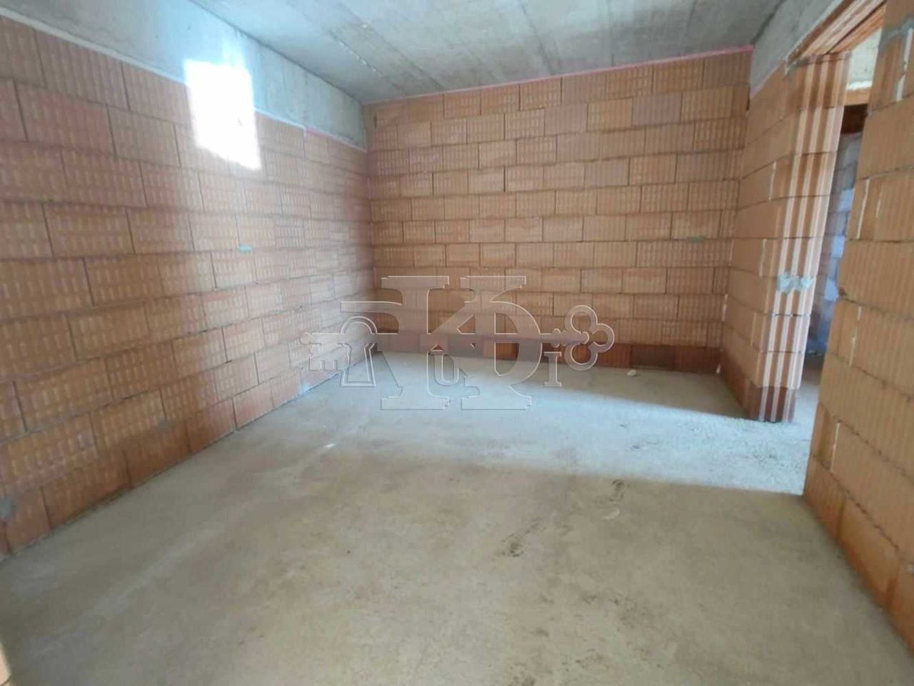 Продава се Тристаен апартамент в Добрич, Център - 87 кв.м за 1065 €/кв.м - Снимка #8