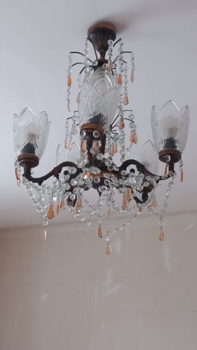Продам хрустальную  Люстру в отличном состоянии