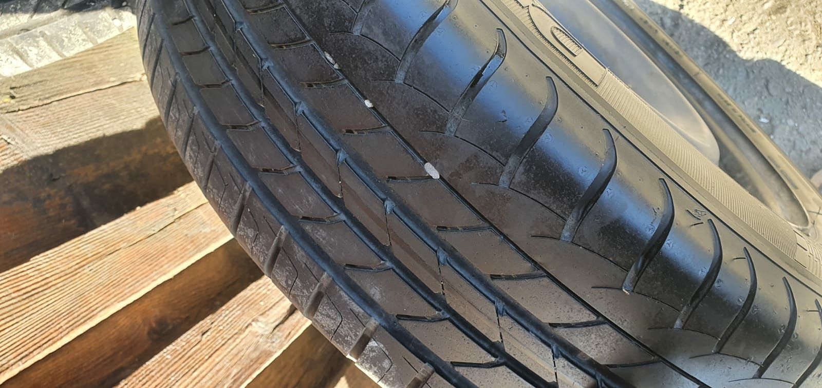 185 65 R15 GOODYEAR Roti vara logan sandero mcv  set foarte bune