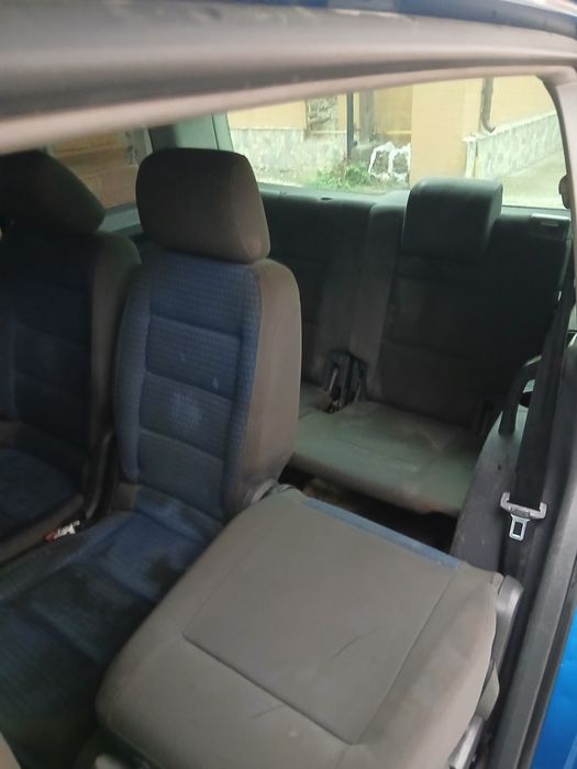Vând touran 1.9D 6 trepte 7 locuri