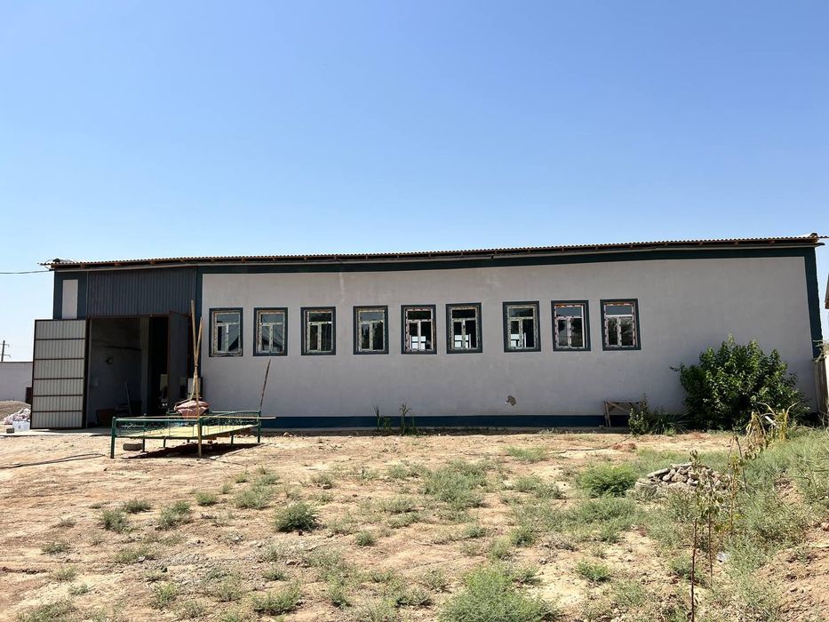Yangi baza sotuvda