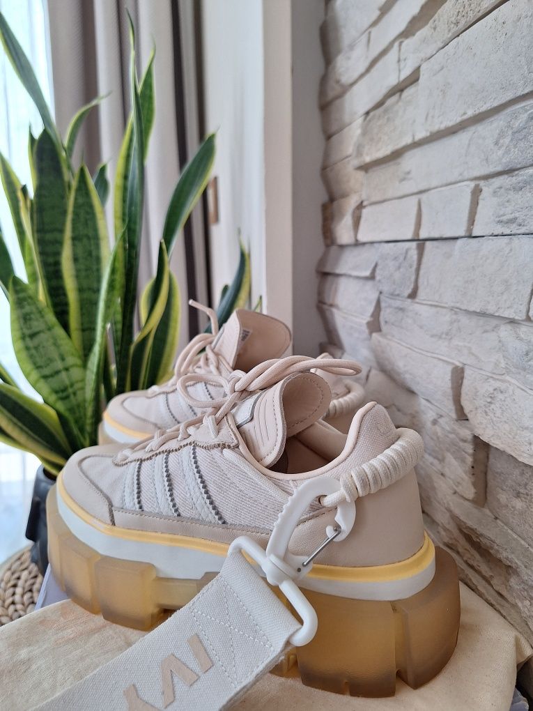 Adidas "Ivy park" sneakers