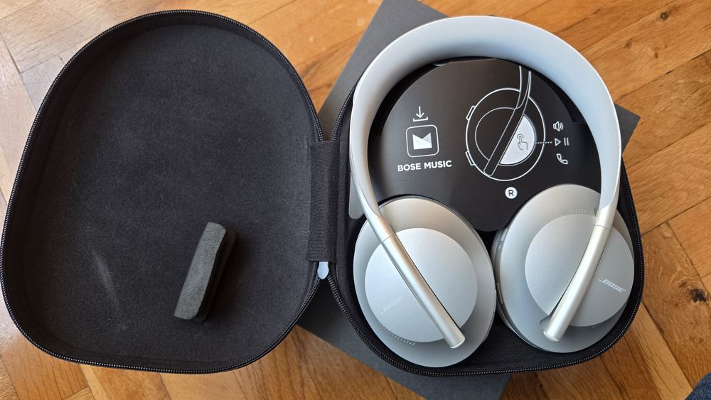 Bose Noise Canceling Headphones 700 - с гаранция 1 година