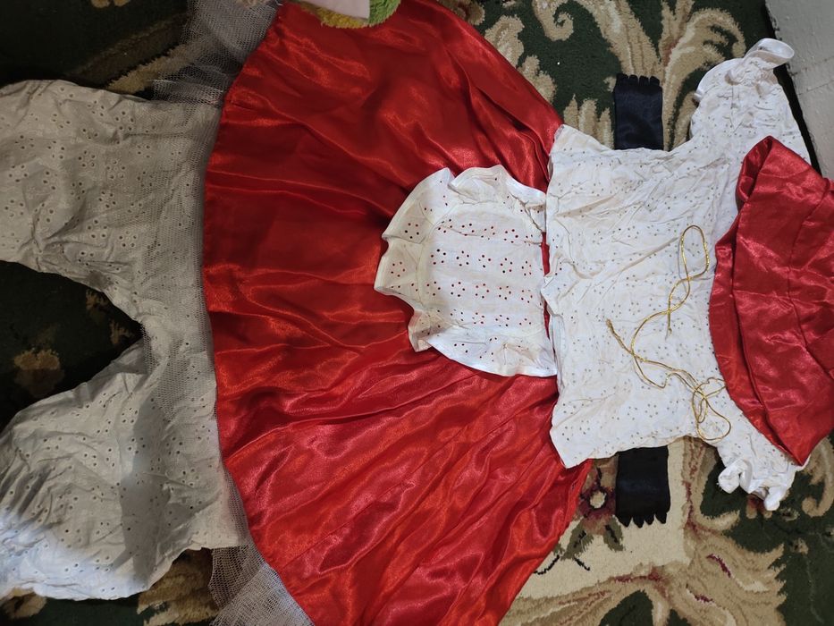 Продам недорого новогодний костюм красной шапочки