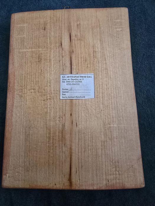 Tablou din lemn sculptat – Mâini în rugăciune, artizanat românesc