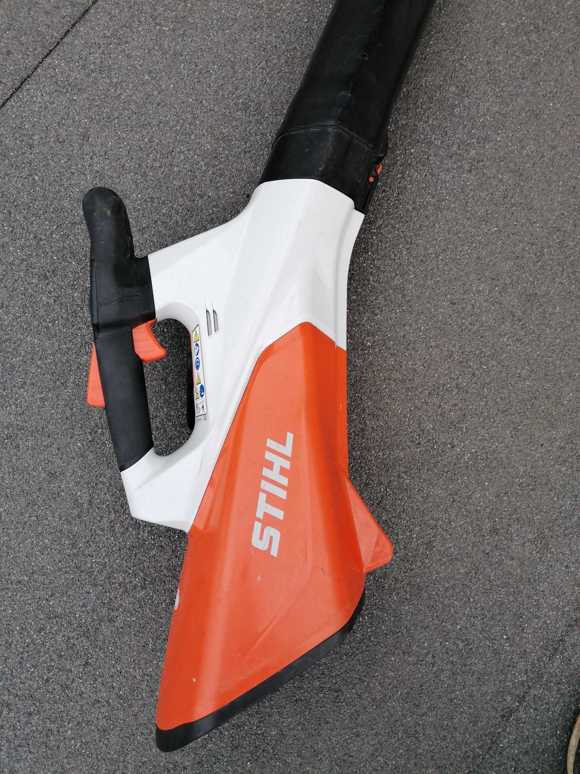 Акумулаторна метла stihl bga 200