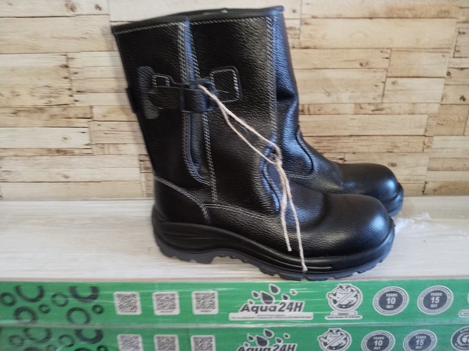 Продаю летний рабочие сапоги.